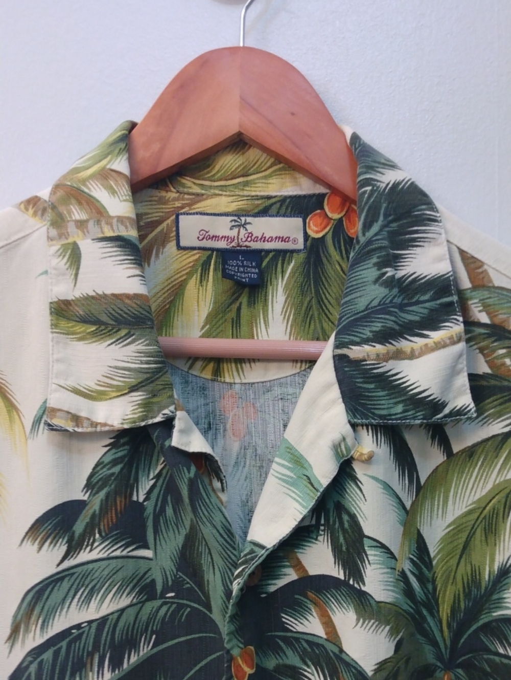 Tommy Bahama Cream & Green Silk Aloha/Hawaiian/Resort Shirt (Large)